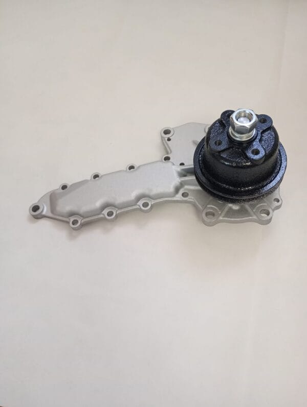 Pompa apa Kubota V2403-7 cod 15521-73030 pentru sistem racire motor industrial