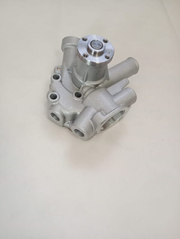Pompa apa Yanmar 3TNE68 cod 119233-42000 pentru sistem racire motor