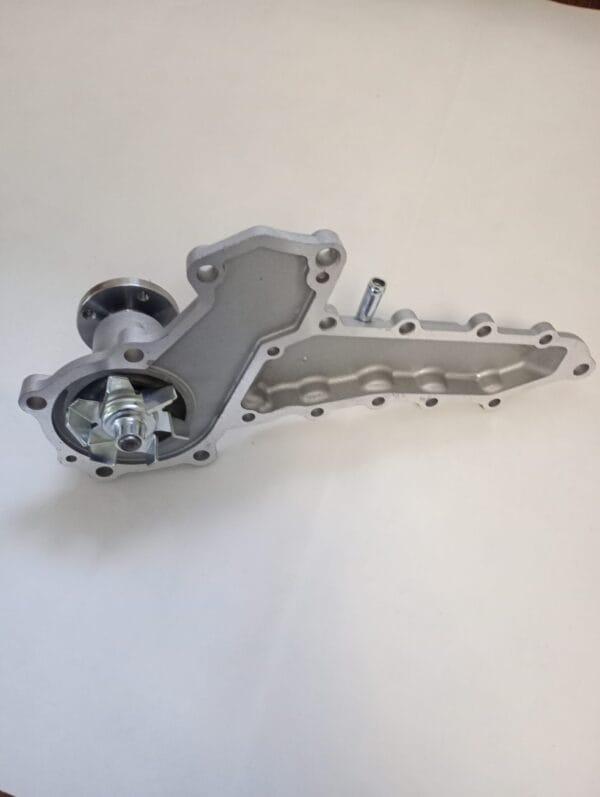 Pompa apa Kubota D1703 D1803 V2403-8 cu tub inclus pentru sistem racire motor industrial