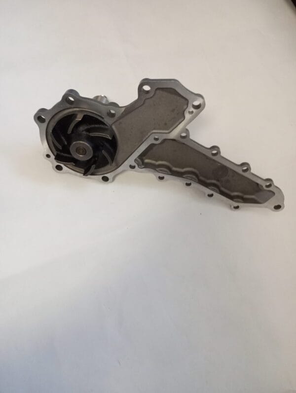 Pompa apa Kubota V2403-9 cu flansa pentru Bobcat - piesa originala racire motor