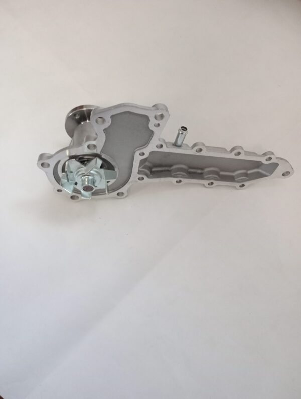 Pompa apa Kubota V2403-7 with pipe - piesa originala racire motor industrial