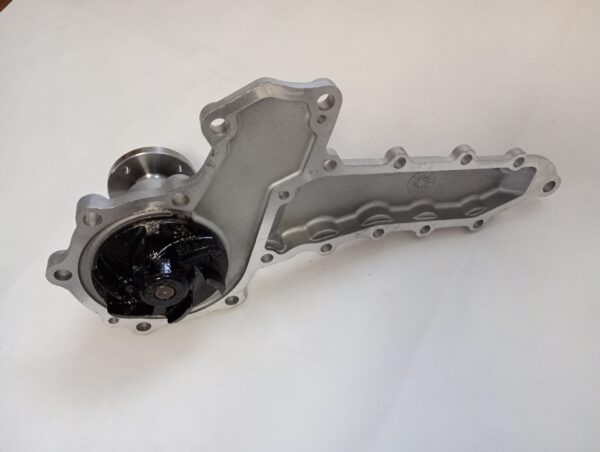 Pompa apa Kubota V2403-9 originala pentru motor V2403