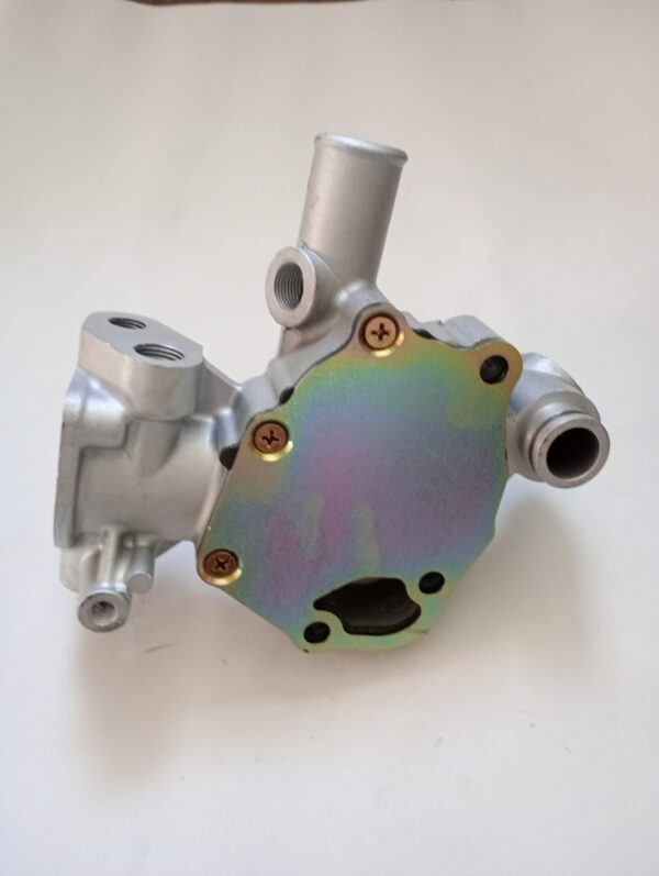 Pompa apa motor Yanmar 3TNE68 piesa noua OEM - motoareindustriale.com