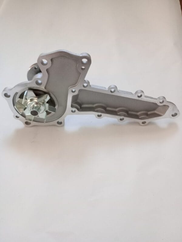 Pompa apa motor Kubota V2403 cod 15521-73030 piesa noua pentru motoare industriale