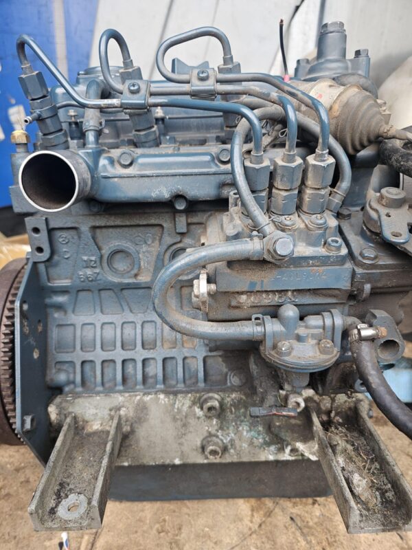 Motor Kubota D902 motor diesel industrial 3 cilindri compatibil Bobcat MT55