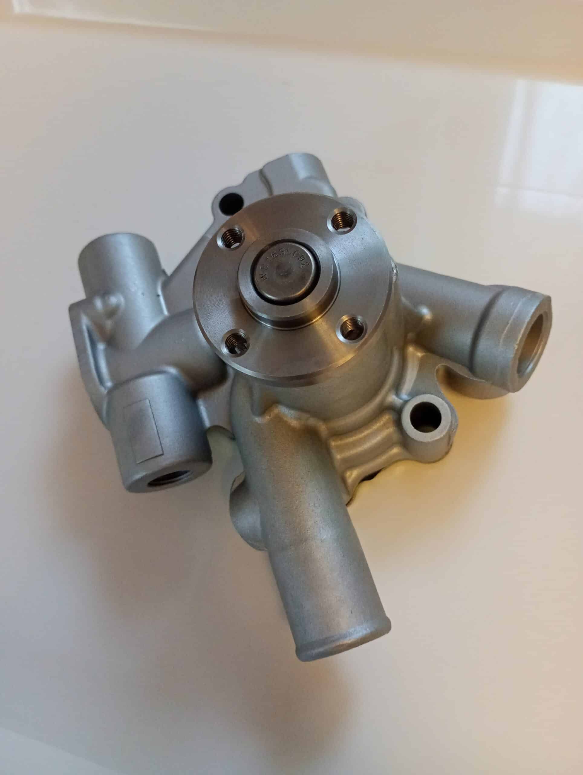 17397160125144505478214312141026 Pompa apa Yanmar 3TNE68 cod 119233-42000 piesa noua motor utilaje