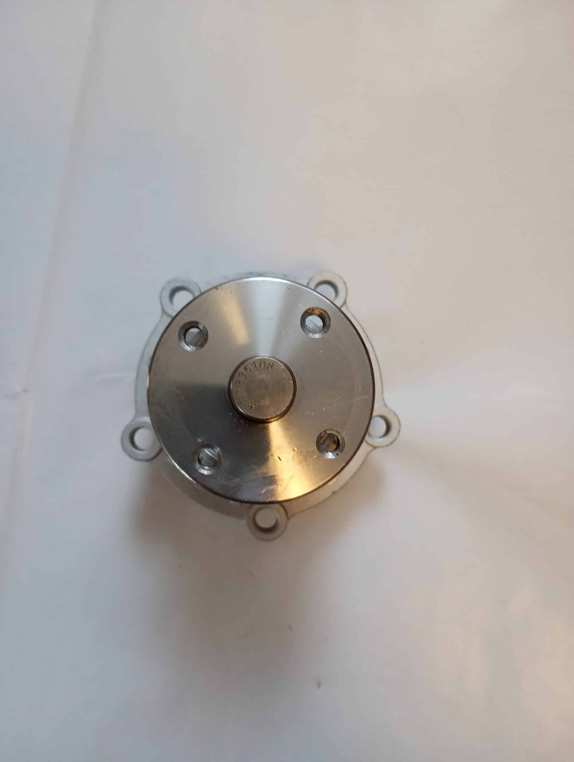 17397955003307916950021652104690 Pompa apa KT-09A 4P cod 16120-78007-71 pentru motor industrial - vedere frontala