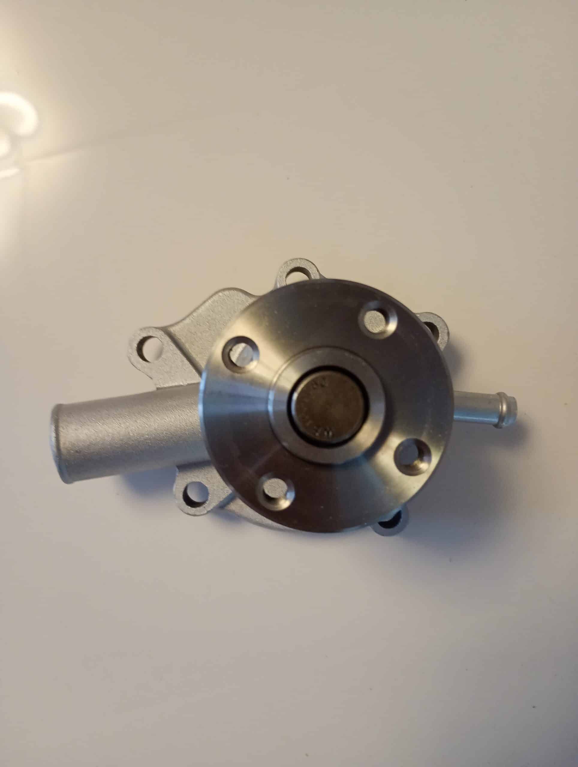17398007163536191502479929390252 Pompa apa Kubota D950 15534-73030 original, piesa de inlocuire pentru motor