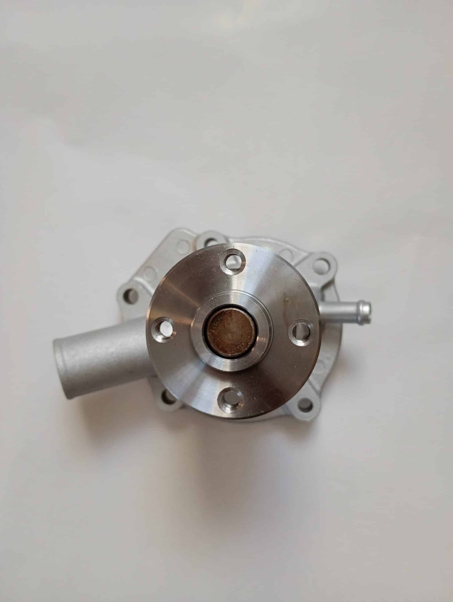 17405561663863598695060923415668 Pompa apa Kubota D950 originala cod 15852-73030 pentru motoare industriale