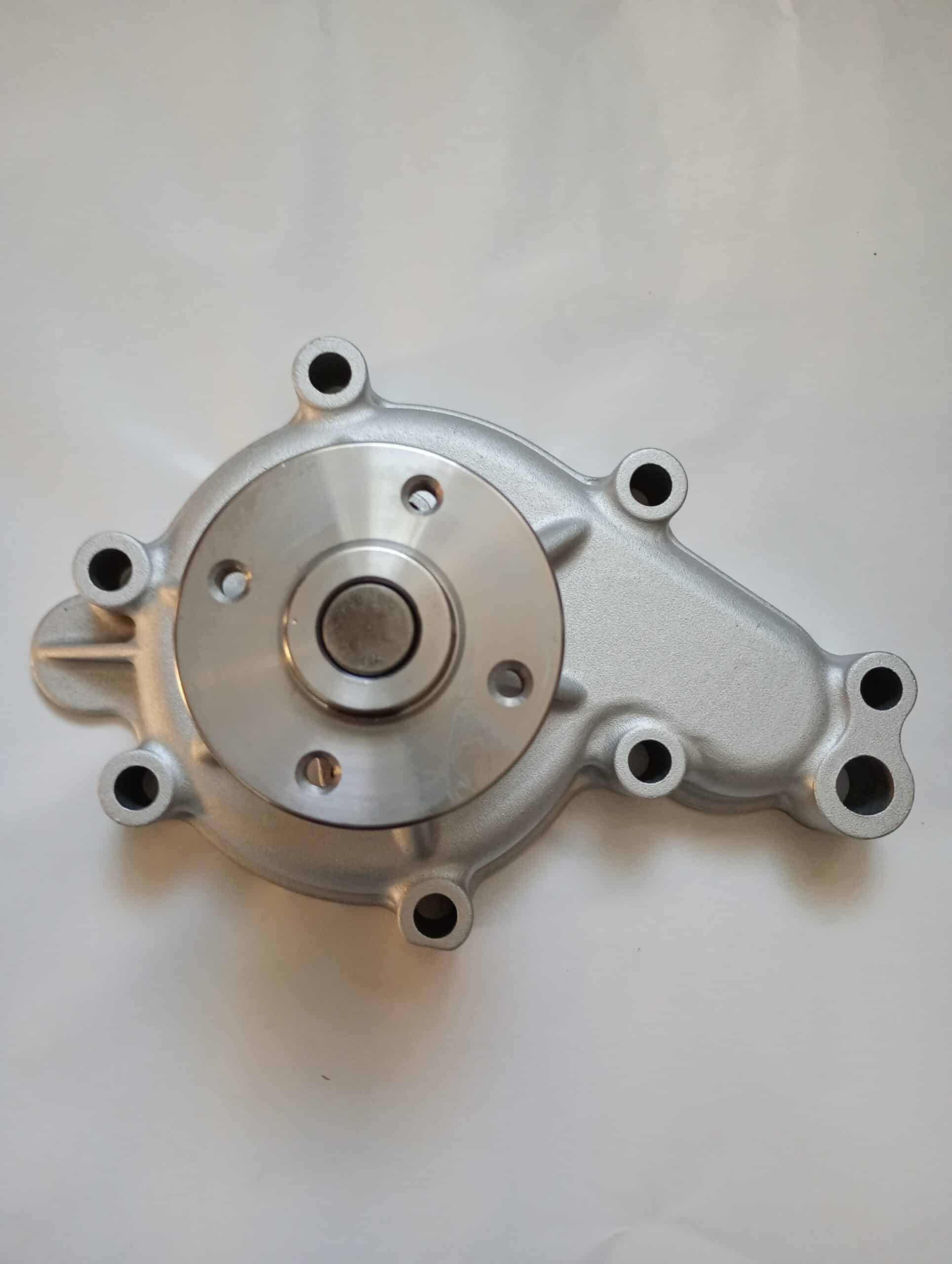 17405598229034619125571078066169 Pompa apa Kubota V3307 cod OEM 1G772-73032 piesa originala motor industrial