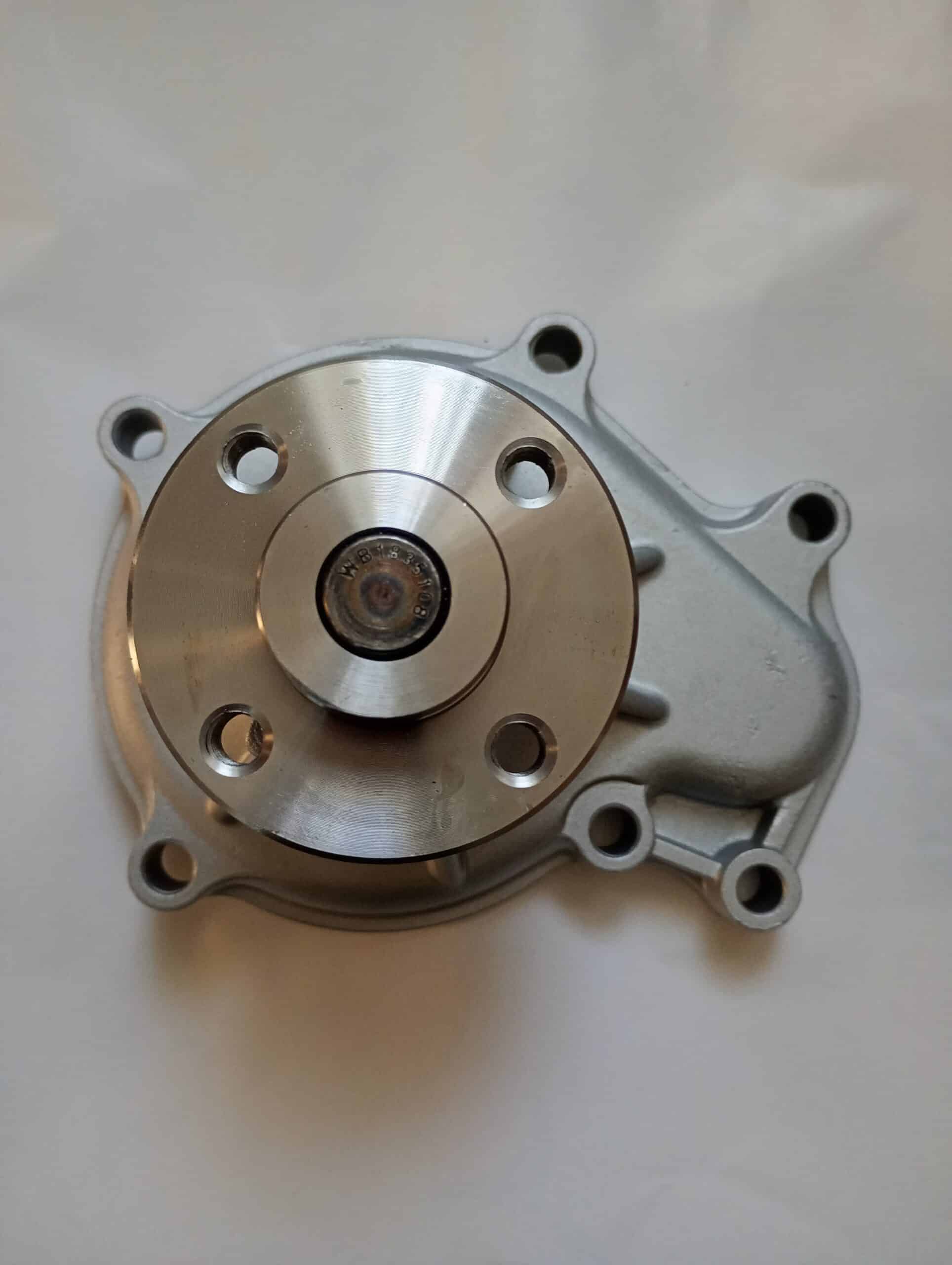 17405601800675692693865597536008 Pompa apa Kubota V3800 originala cod 1C010-73030 pentru motor industrial