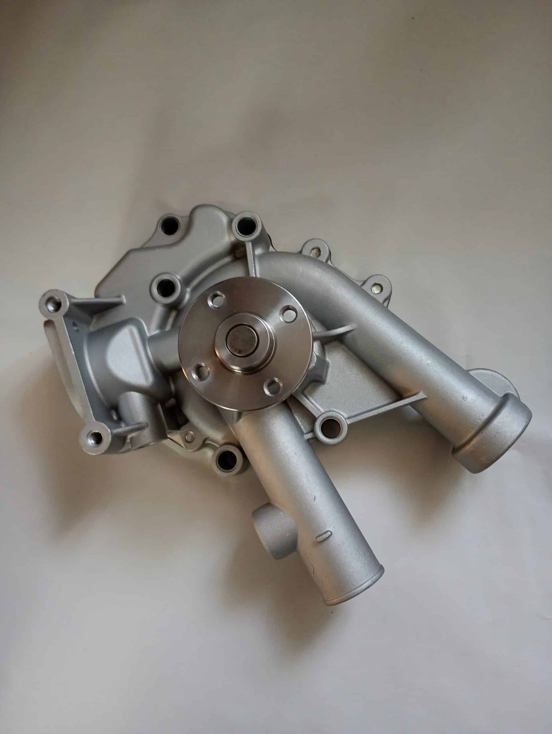 17406484828911369330138509262460 Pompa apa Kubota 1Z cod 16100-78300-71 - piesa motor industrial de racire