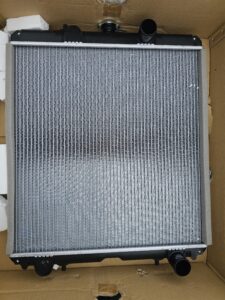 Radiator Kubota Yanmar Komatsu 4d106 motor 4.4 L pentru buldoexcavator stivuitor si utilaje grele