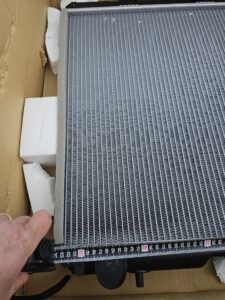 Radiator Kubota Yanmar Komatsu 4d106 motor 4.4 L pentru buldoexcavator stivuitor si utilaje grele - imagine 5