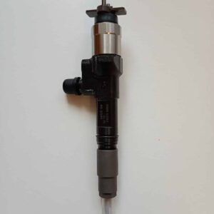 Injector Kubota V3800-DI cod 1J500-53050 095000-6800 piesa originala motor diesel industrial