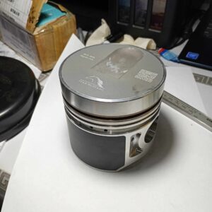 Piston Mitsubishi S4E original – piesa schimb motor industrial, vedere laterala detaliata