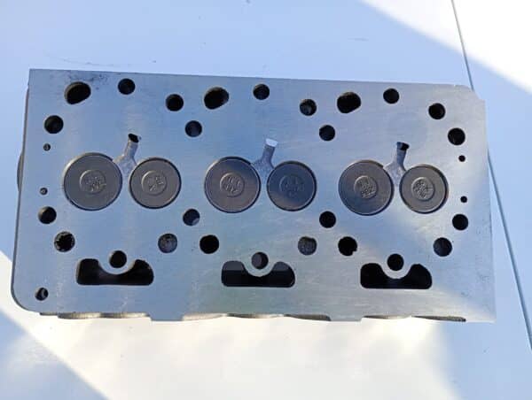 Chiulasă motor Kubota D950 – piesa japoneză care ține tractorul și excavatorul în lucru continuu - imagine 2