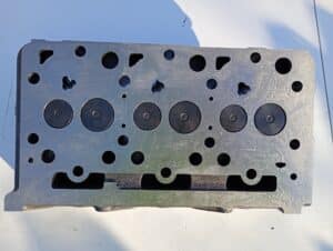 Chiulasă motor Kubota D1703 + Garnitură chiulasă metalică – OEM Original | Bobcat, Kubota, Bomag | MotoareIndustriale.com - imagine 2