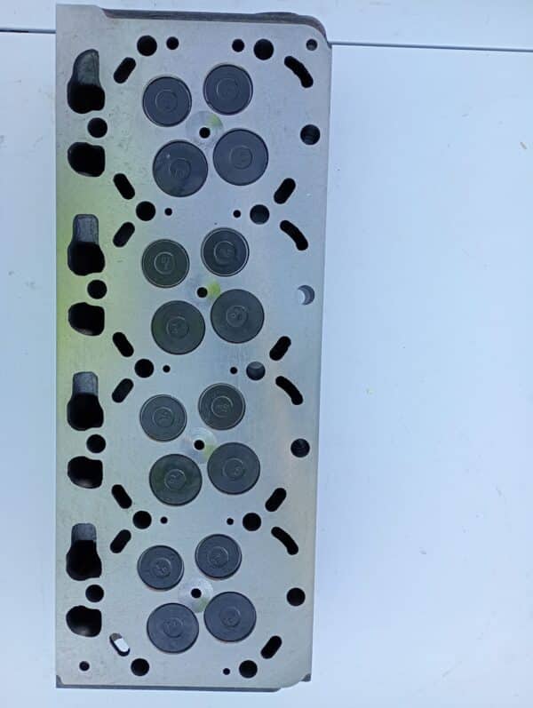 Chiulasa motor Kubota V3800 – OEM Original | Compatibilitate Bobcat, Hyundai, Tractor Kubota | MotoareIndustriale.com - imagine 2