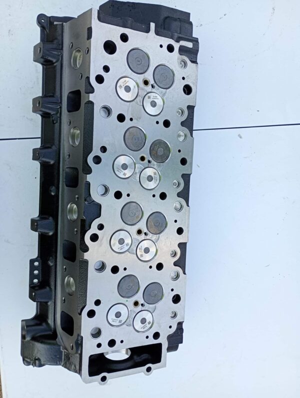 Chiulasa motor Isuzu 4HK1 piesa originala compatibila utilaje camioane motoareindustriale.com