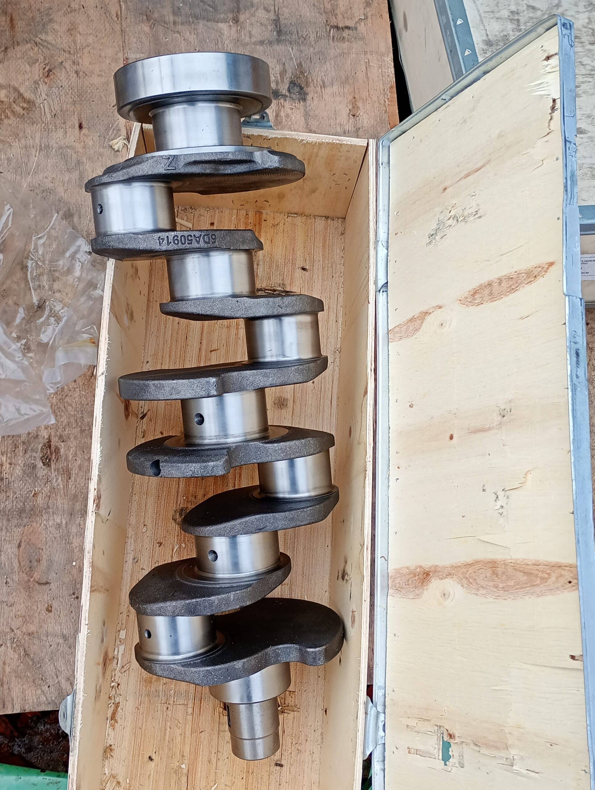 Arbore Cotit (Vibrochen) Perkins 1104 / CAT C4.4 - MotoareIndustriale.com Arbore cotit Perkins 1104 CAT C4.4 forjat original piesa noua