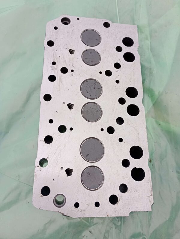 Chiulasă Iseki E3112 completă pentru tractoare TXG23, TM3200, TM3240