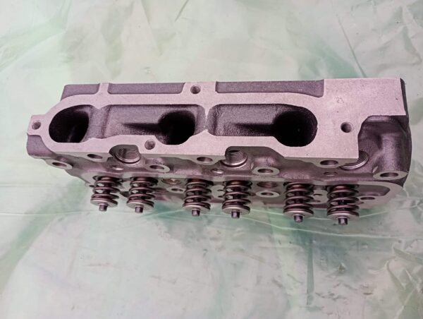 Chiulasă Iseki E3112 completă pentru tractoare TXG23, TM3200, TM3240