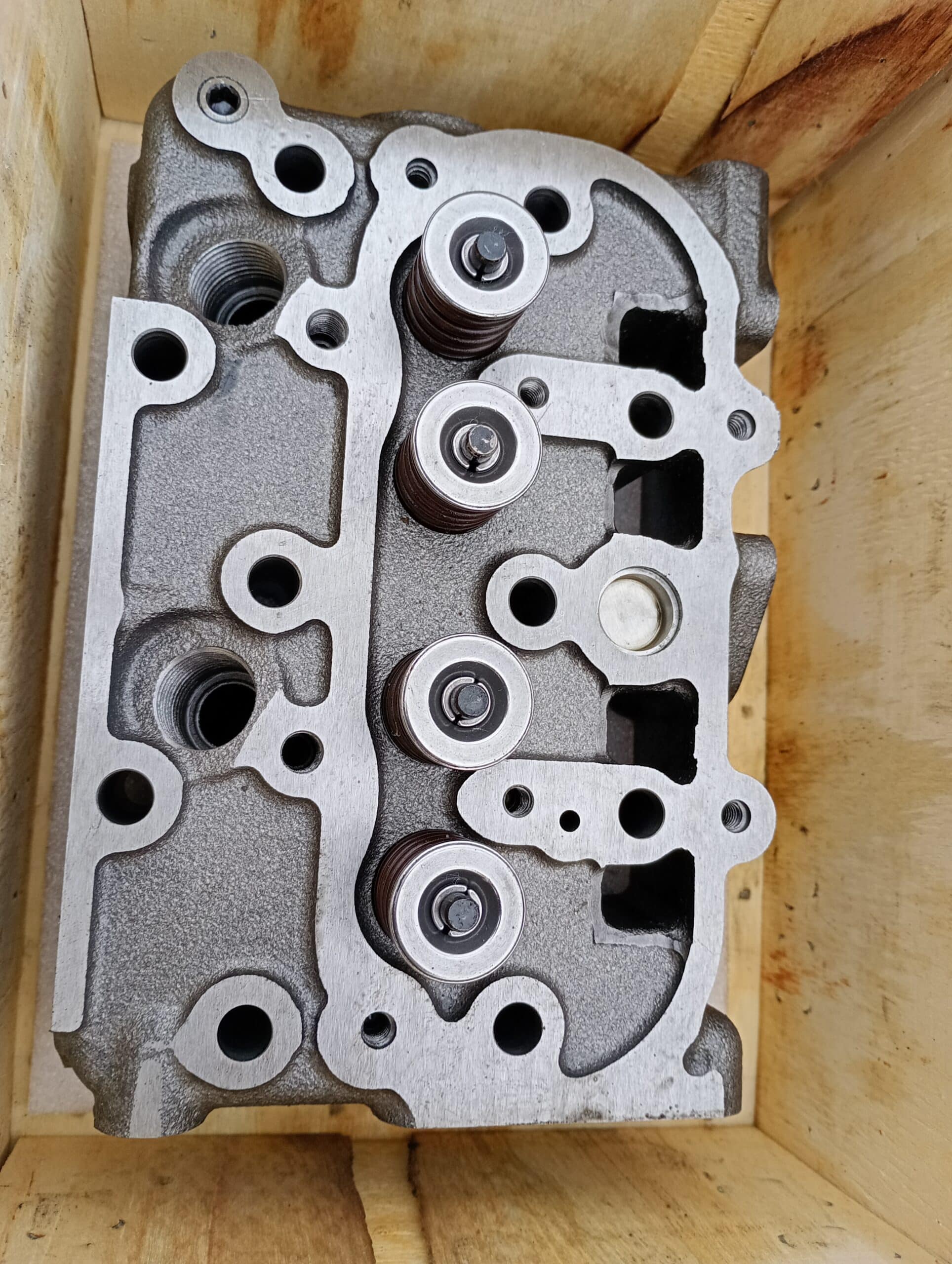 Chiulasa motor Kubota Z600 completa cu supape pentru tractor agricol japonez B5000 si B5001