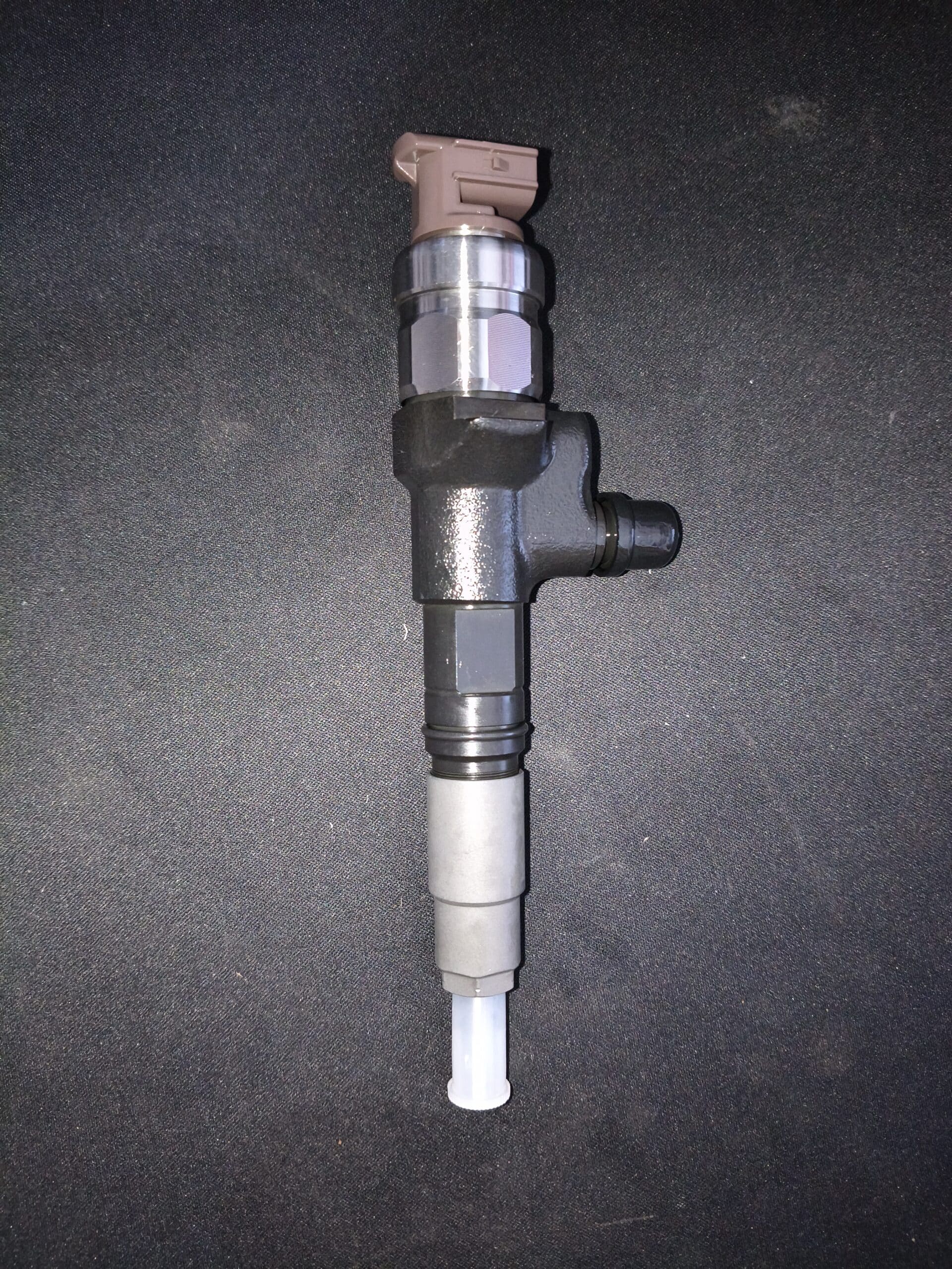 Injector 1J702-53054